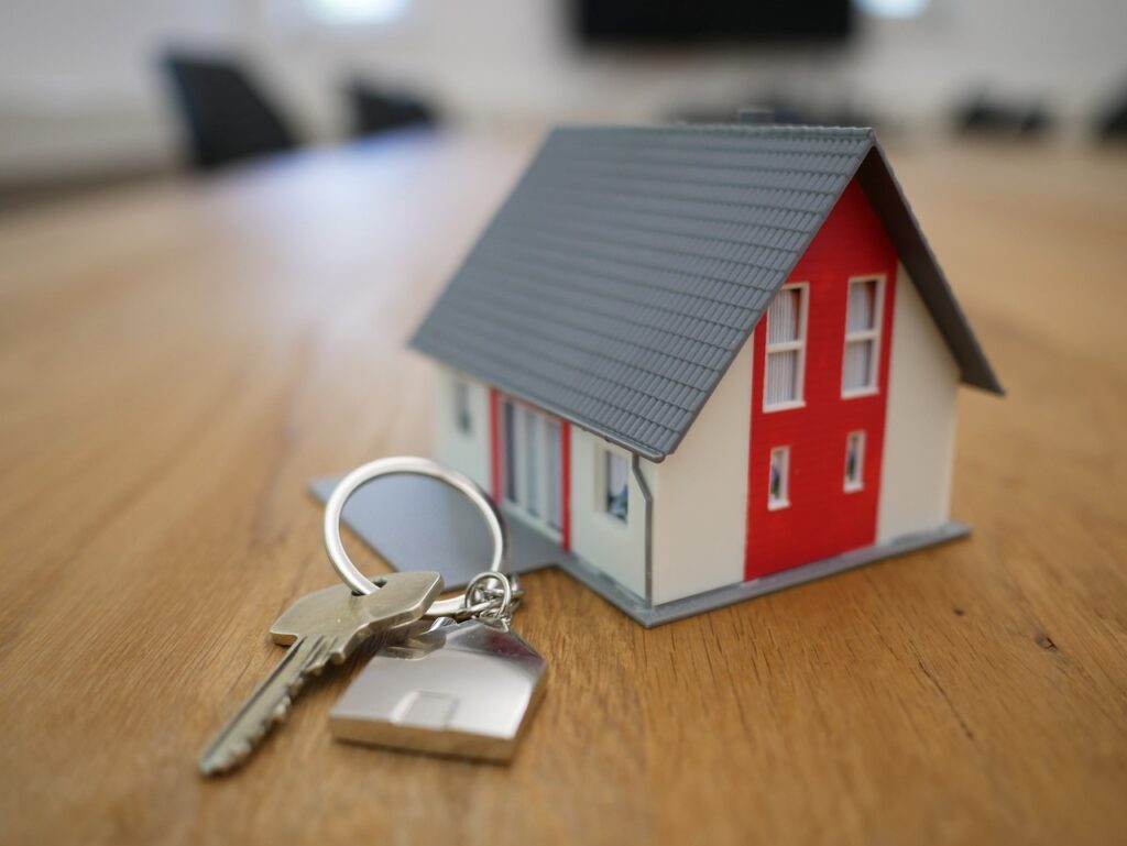 少額投資で住宅ローンがある場合、どのような投資が可能ですか？